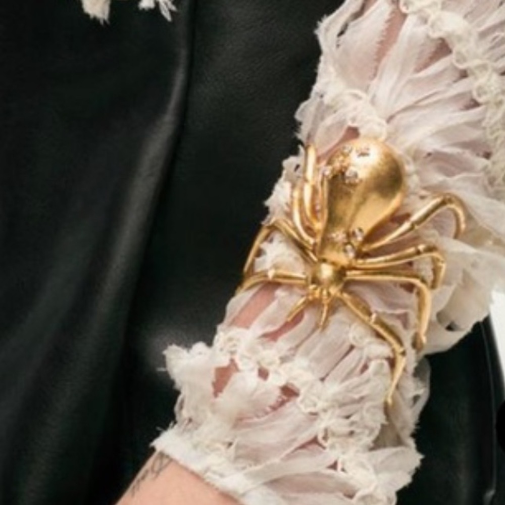 ZARA BEJEWELED SPIDER BRACELET Gold Spider  bloggers favorite